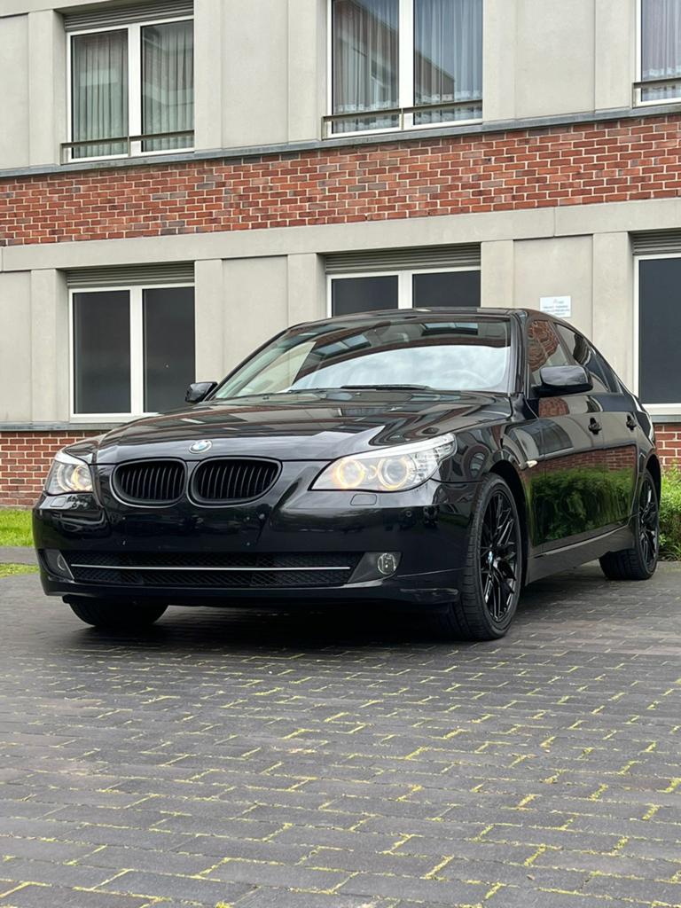 BMW 523i (E60 LCI) 120.000 km - Full Option / Comfort  / HUD, Autos, Cuir, Carnet d'entretien, Noir, 5 portes