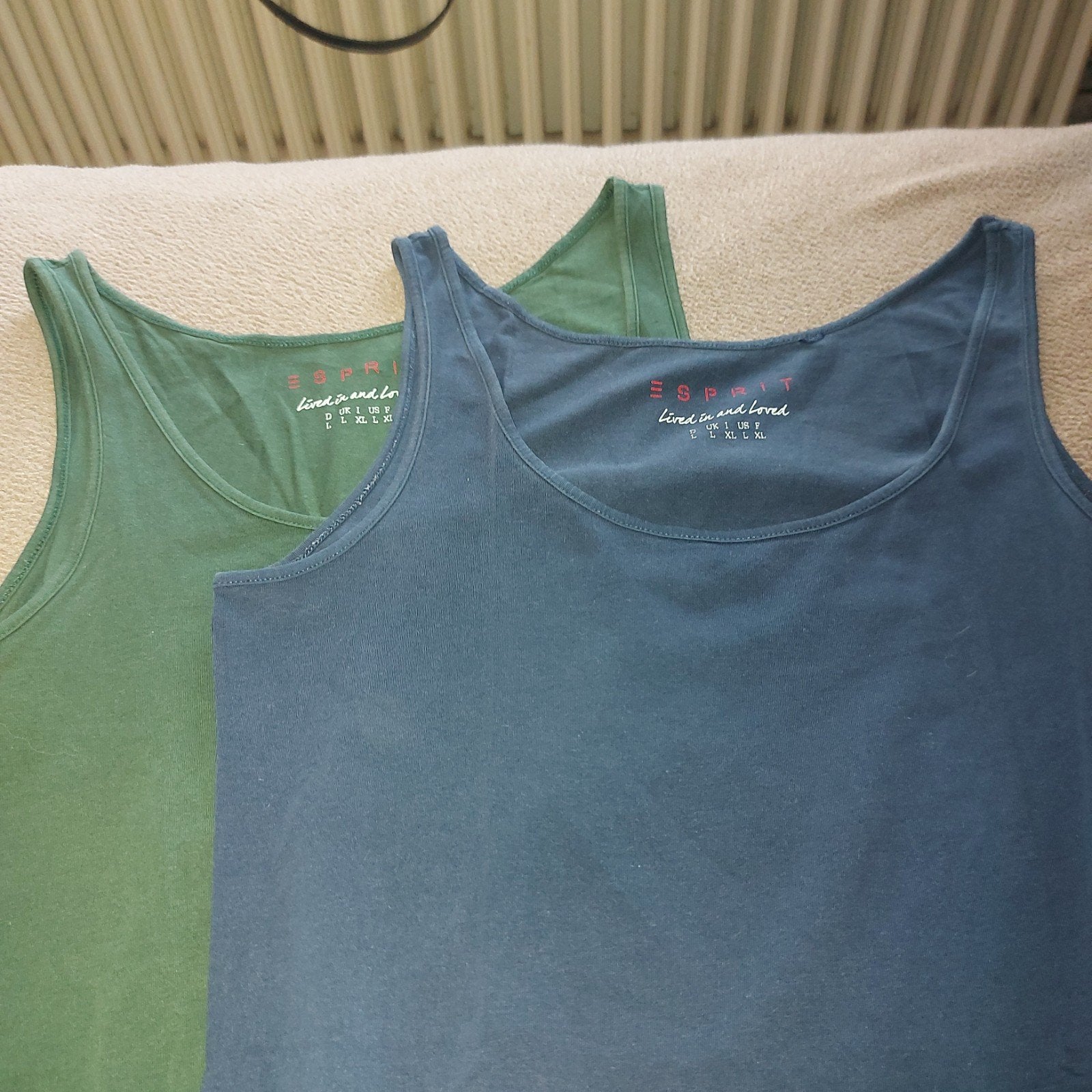 twee topjes  Esprit, Kleding | Dames, T-shirts, Ophalen
