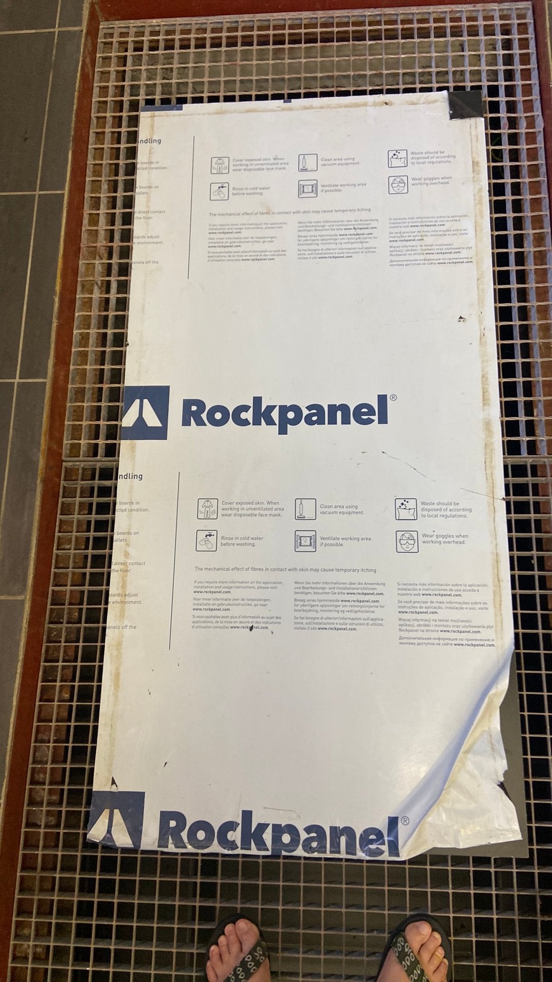 1 donkere Rockpanel, Enlèvement