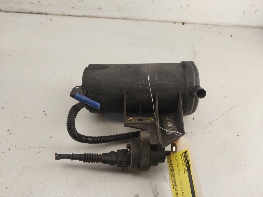 FILTRE A CHARBON BMW Z3 Roadster (E36 / 7) (|16131180886|), Utilisé, BMW, Petuelring 130
80809  München, DE, Bayerische Motoren Werke AG