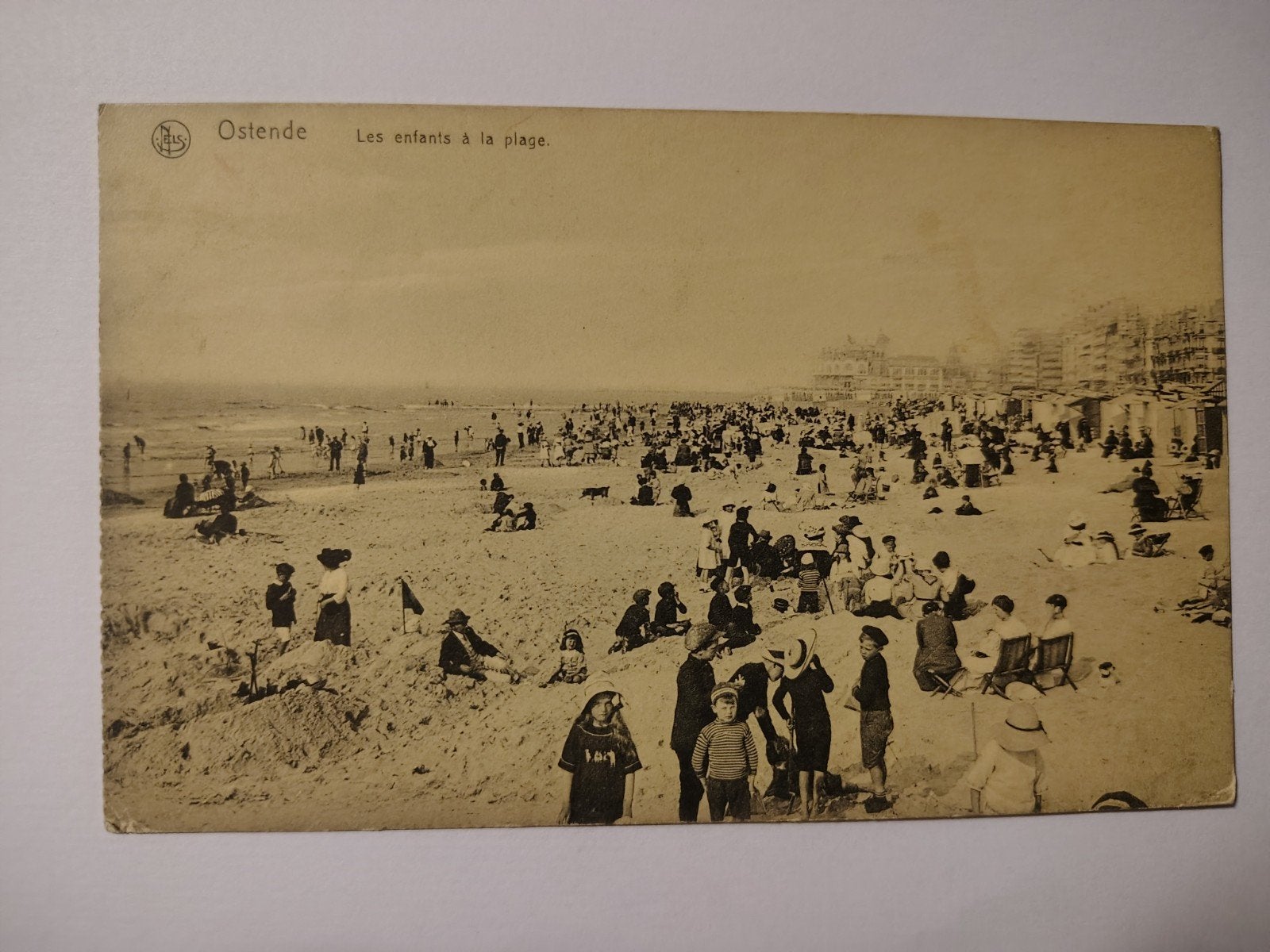 Oostende Les enfants à la plage., Ophalen of Verzenden