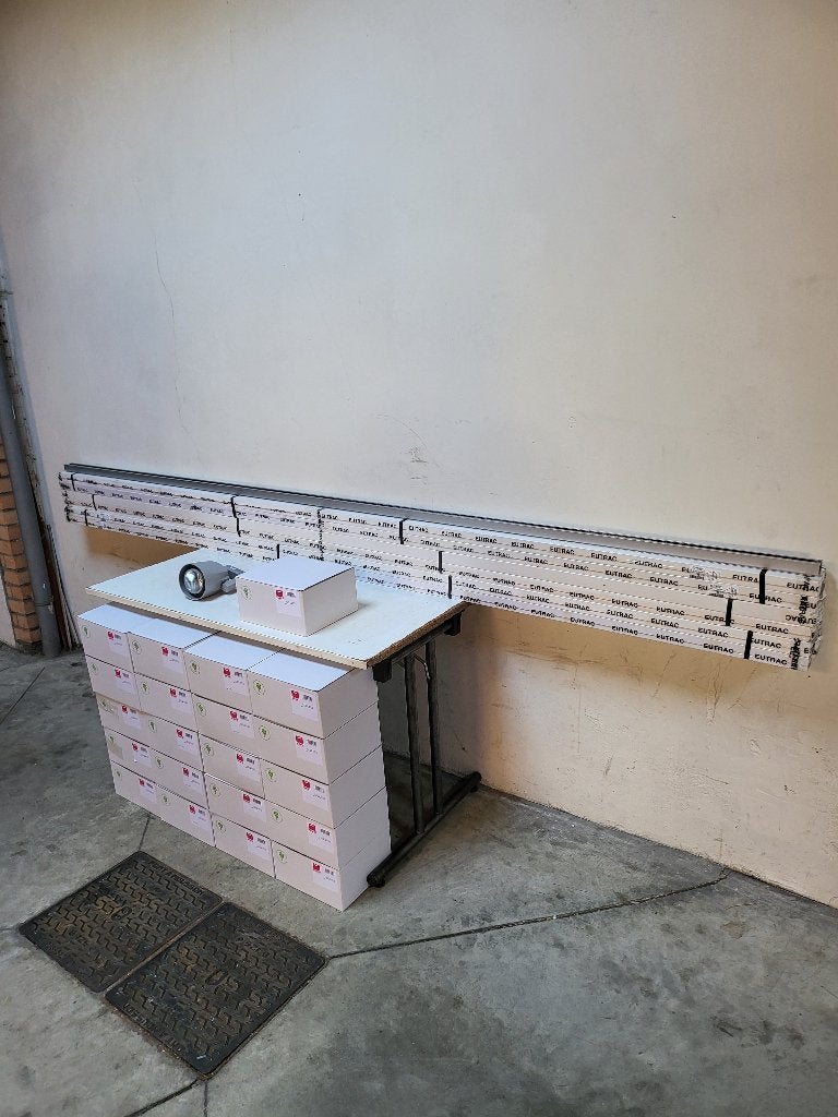 EUTRAC 3 Fase Rail Zilver 18x3 M+LUNOO Spot Sirocco grey Led, Huis en Inrichting, Lampen | Spots, Dimbaar, Nieuw, Overige fittingen