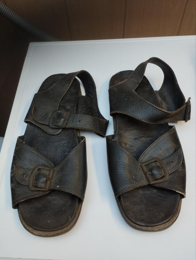 Een paar heren sandalen maat 43 kleur donker bruin, Vêtements | Hommes, Chaussures, Enlèvement, Brun, Sandales