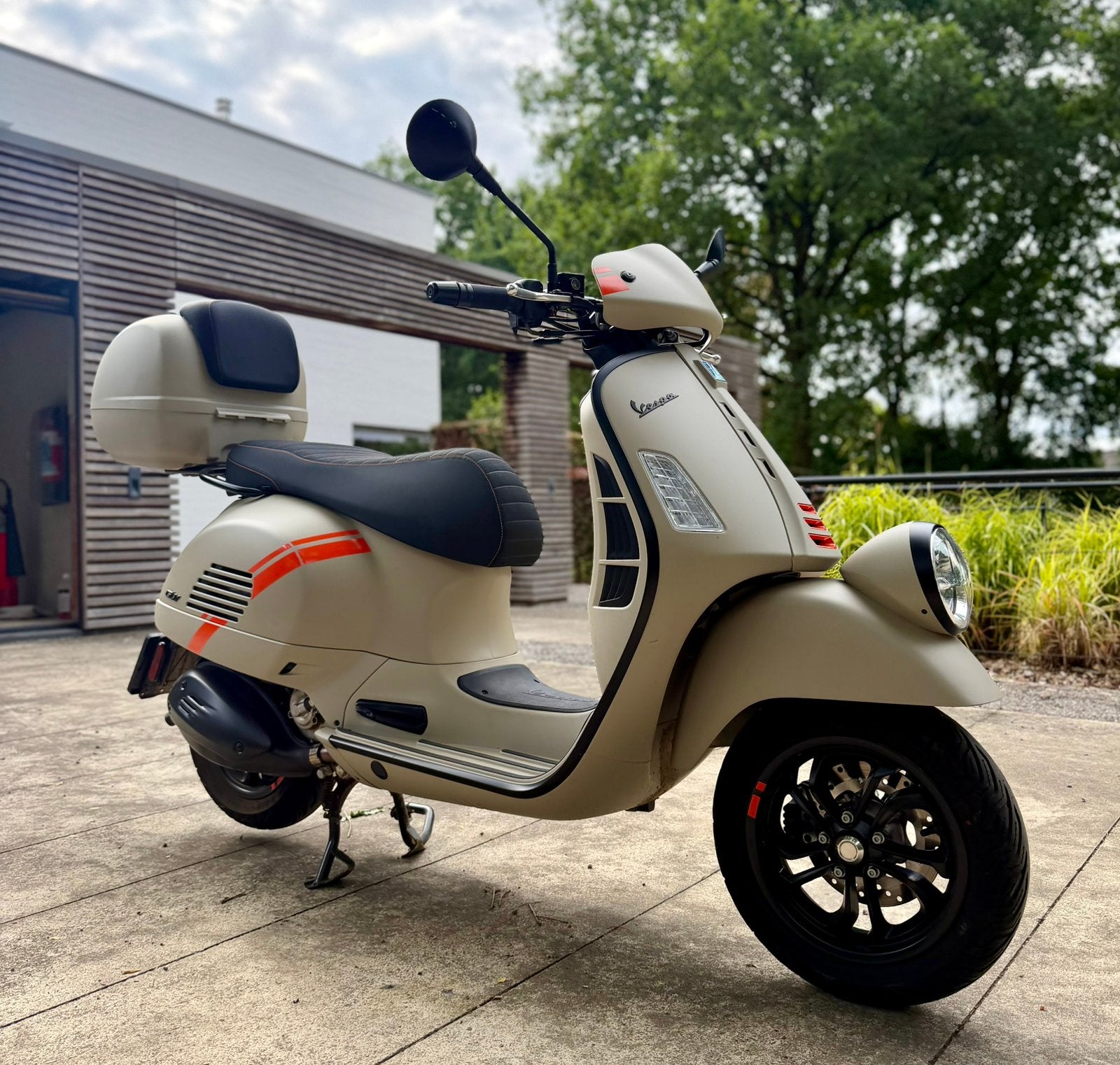Vespa GTV 300, Fietsen en Brommers, Scooters | Vespa, Ophalen, Zo goed als nieuw