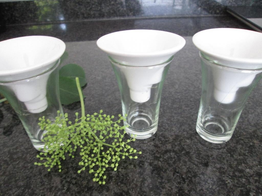 4 glaasjes in glas en wit porselein, Ophalen