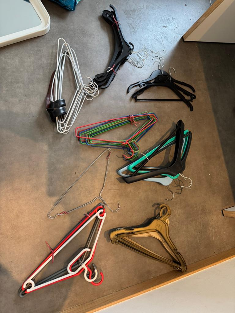 Cintres pour vêtements, Enlèvement, Comme neuf