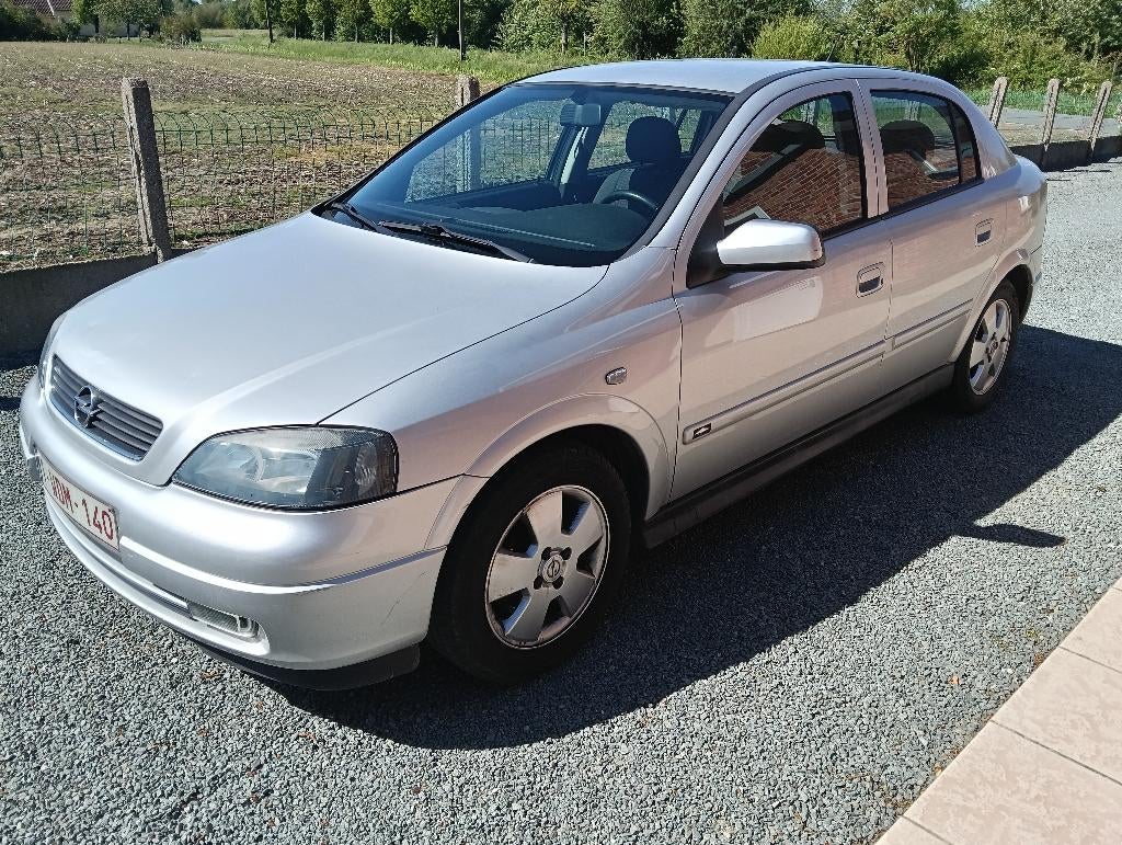 Opel Astra, Auto's, Voorwielaandrijving, 4 deurs, Zwart, Leder en Stof