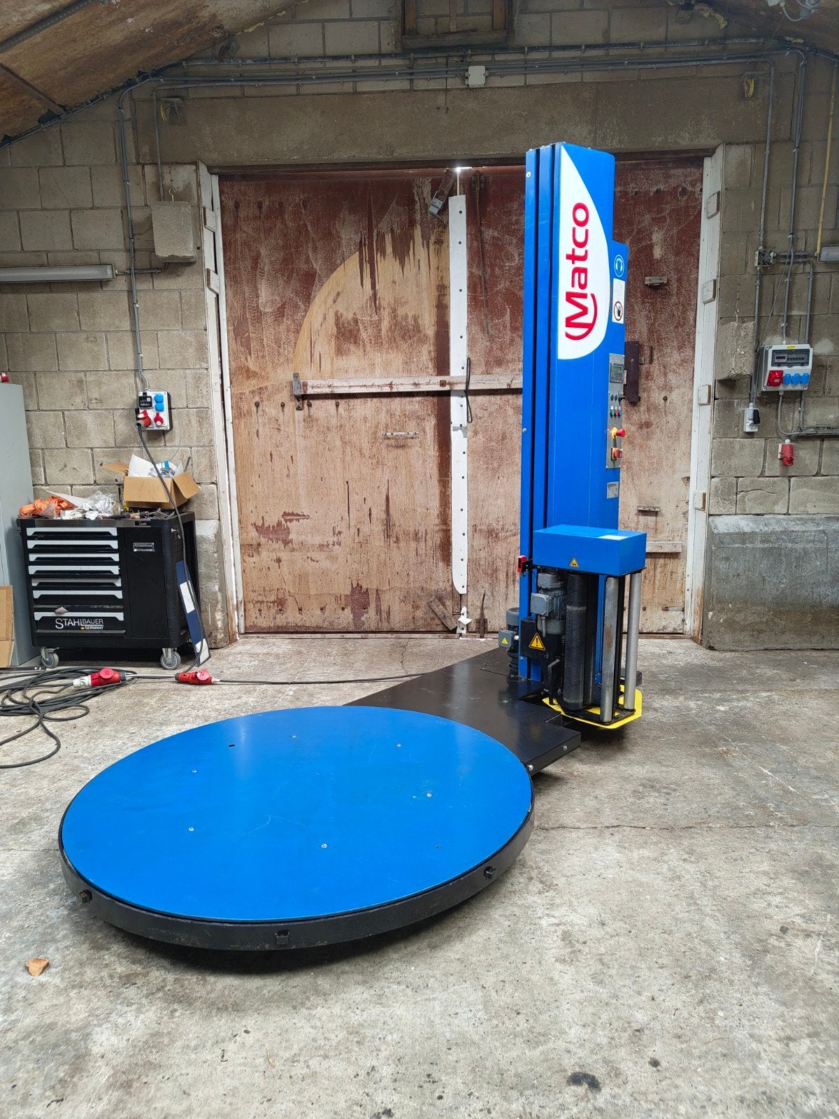 Matco draaiplateau palletwikkelaar, Ophalen