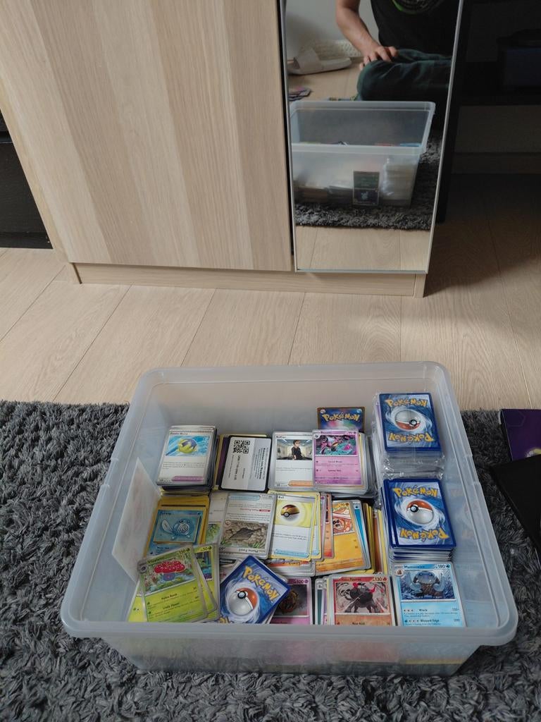 Pokemon bulk niewe en oud sets plus dozen en sleevs en mapen, Ophalen of Verzenden