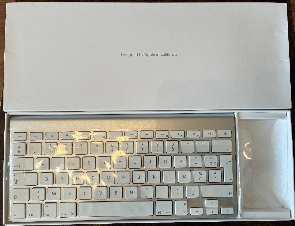 Apple draadloos toetsenbord A1314 - Nooit gebruikt, Ophalen, Azerty, Zo goed als nieuw, Draadloos
