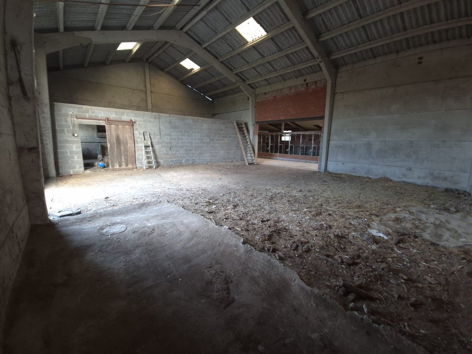 LOODS TE HUUR 200m² omgeving Ieper, Immo, Huizen te huur, Overige soorten, Direct bij eigenaar, Provincie West-Vlaanderen