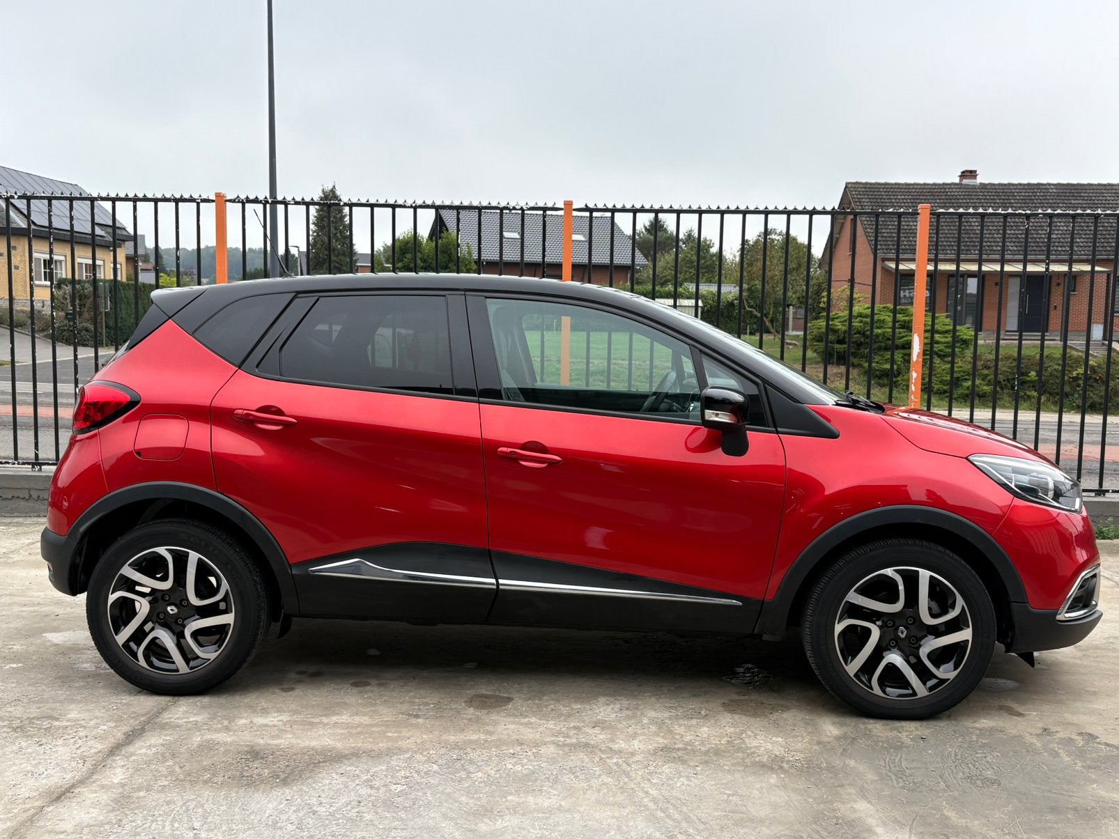 RENAULT CAPTUR 1.2 Tce 31 000KM CARPASS BOÎTE AUTOMATIQUE, Auto's, Zwart, Leder, Bedrijf, 5 deurs