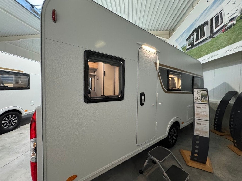 Vente de stock du Bürstner B66 490 TL, Caravanes & Camping, Caravanes, Jusqu'à 4, 6 à 7 mètres, Entreprise, Coin salon convertible