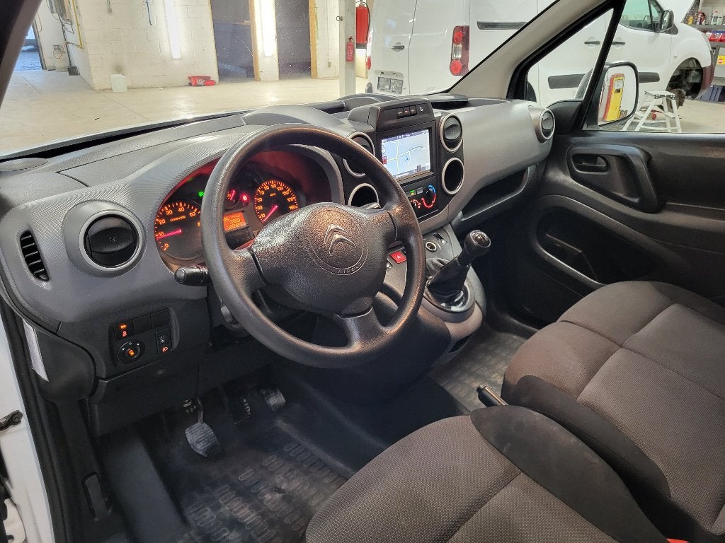 Citroen Berlingo L2 - Trekhaak - Navi - Carplay - Camera, Voorwielaandrijving, Stof, Used 1. Bestelwagens met ervaring., 4 cilinders