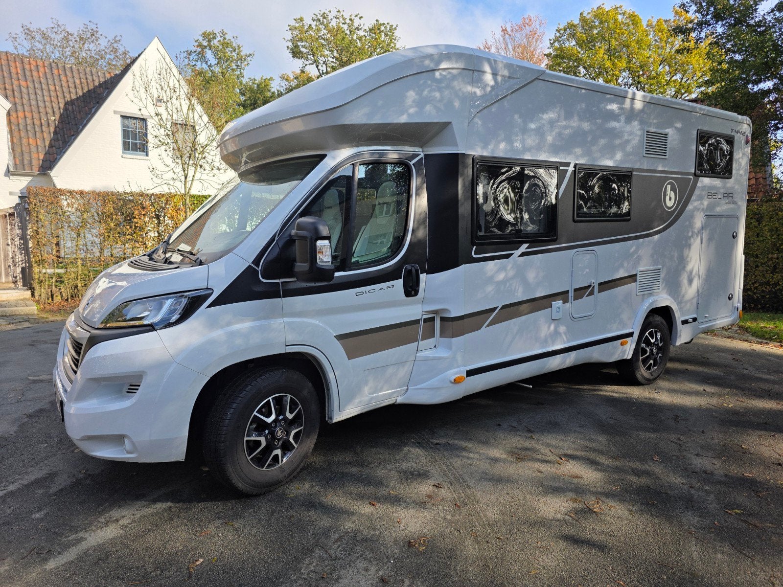 Benimar T442 Bel Air Limited edition van 2025 in nieuwstaat, Caravans en Kamperen, Ringverwarming, Verwarmde buitenspiegels, Particulier