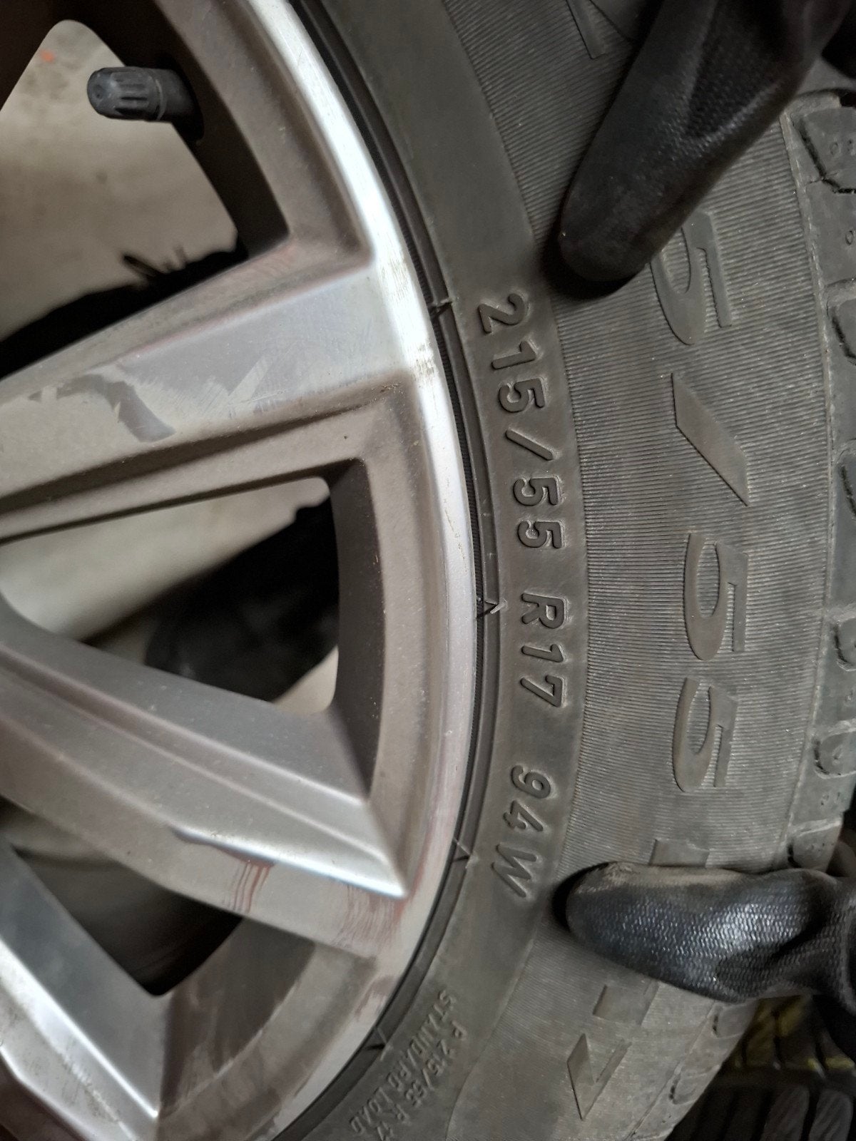 set van 4 originele alu-velgen VW Passat met Pirelli regenba, Auto-onderdelen, Banden en Velgen, Ophalen, Velg(en), 17 inch, Personenwagen