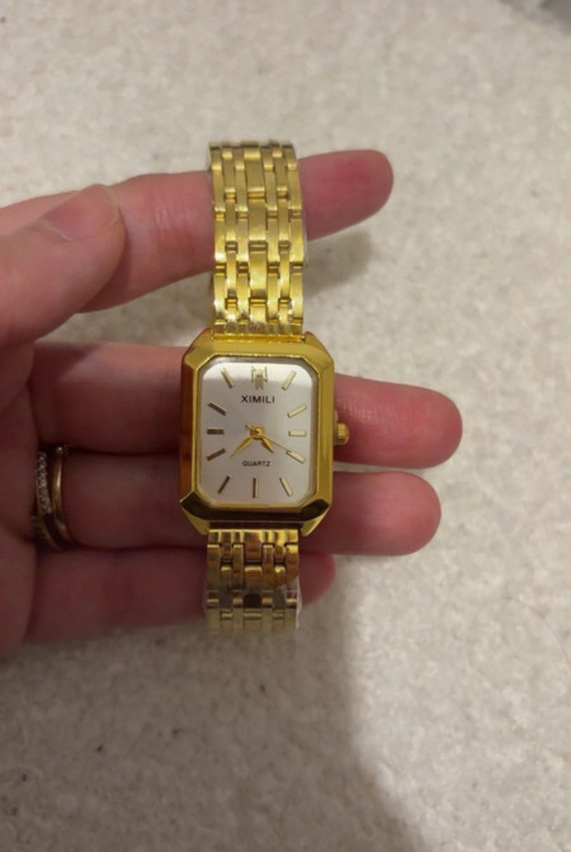 Montre doree pour femme, Bijoux, Sacs & Beauté, Montres | Femmes, Autres marques, Enlèvement ou Envoi, Autres matériaux, Neuf