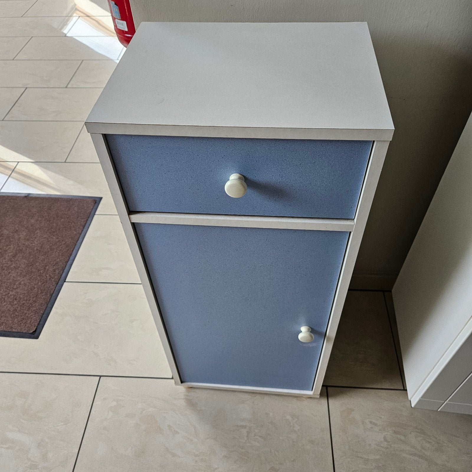 petit meuble d'occasion bleu et blanc, Enlèvement, Utilisé