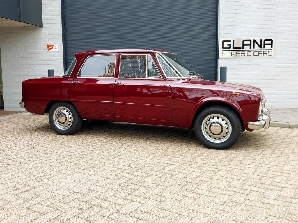 Alfa Romeo Giulia 1300TI, Autos, Alfa Romeo, Rouge, Achat, 4 portes, Entreprise