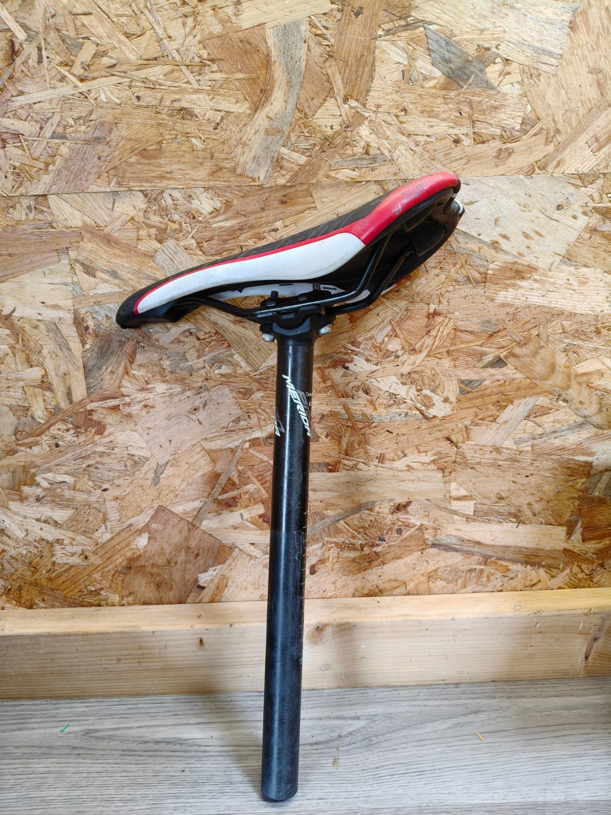 Carbon zadelpen 27,2mm + zadel, Fietsen en Brommers, Gebruikt, Merida, Ophalen of Verzenden, Zadel