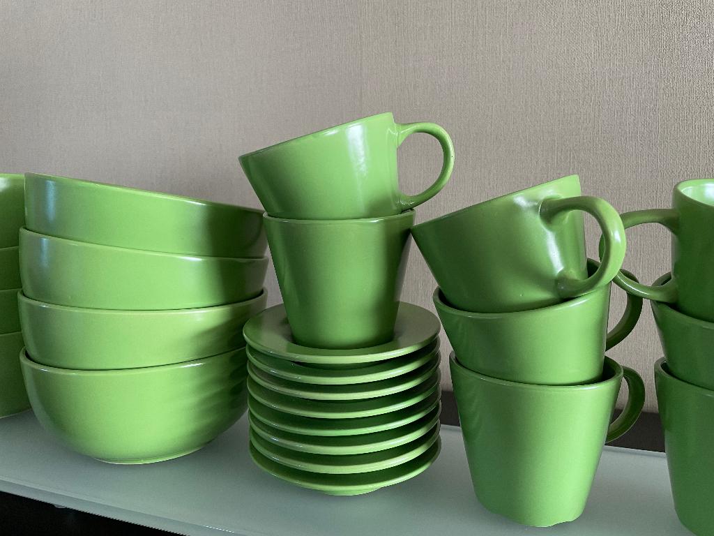 keuken - servies - 8 soepkommen en 8 tassen met ondertas, Huis en Inrichting, Keuken | Servies, Ophalen, Gebruikt, Kop(pen) en/of Schotel(s)