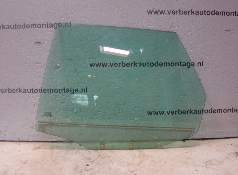 VITRE ARRIERE GAUCHE Volvo V40 (VW) (01-1995/06-2004), Info@volvocars.com, Volvo Car Germany GmbH, Siegburger Straße 229
50679  Köln, DE
