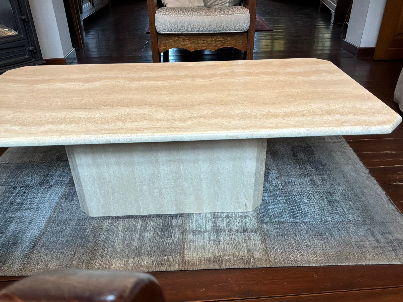 Table basse de salon en travertin à pans coupés, Maison & Meubles, 100 à 150 cm, Comme neuf, Enlèvement, 50 à 100 cm