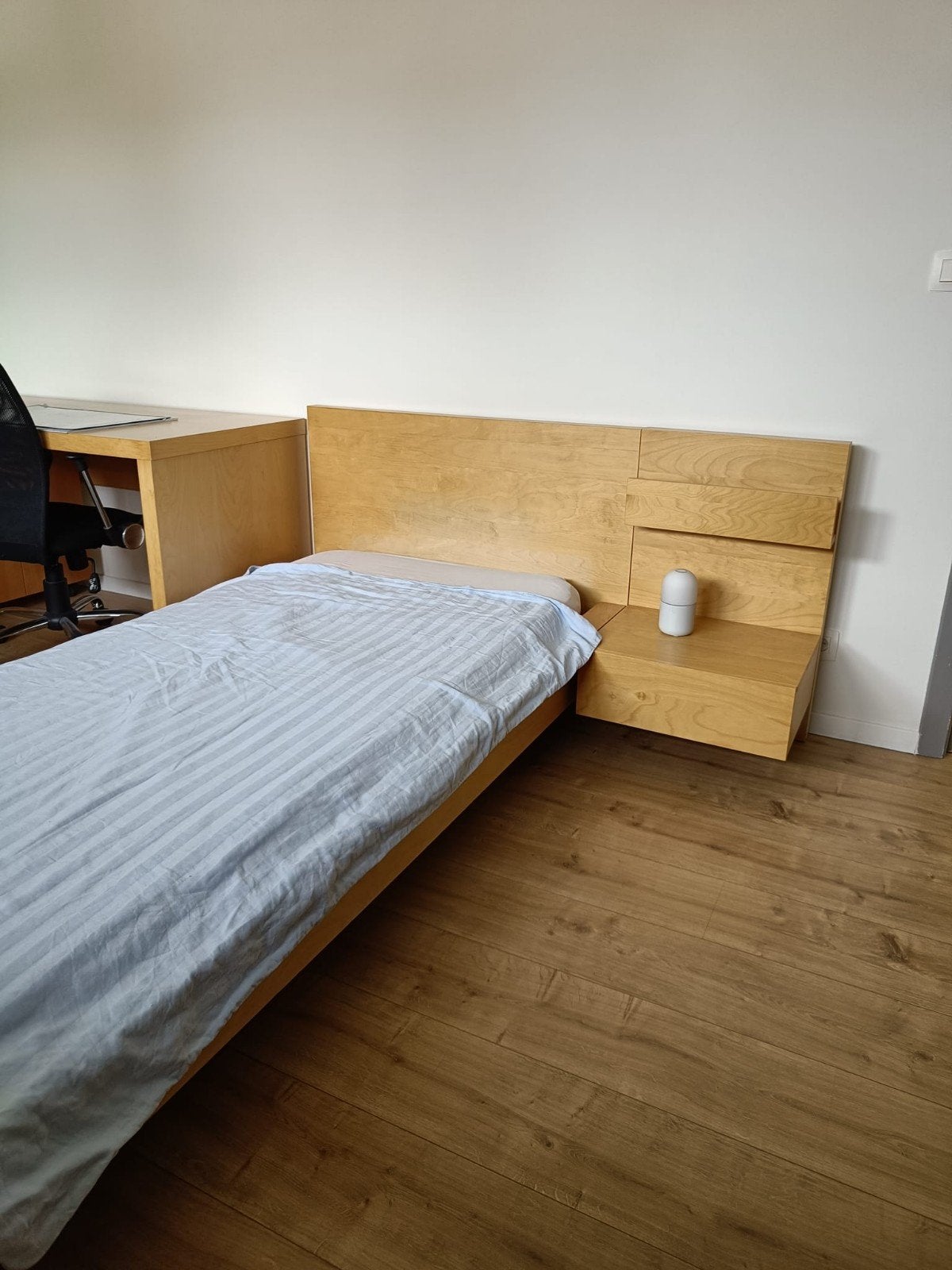 Bed en bureau, Ophalen