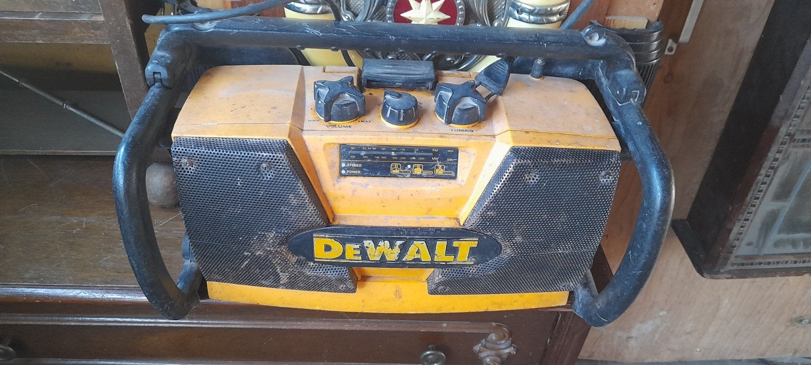Dewalt werfradio, Ophalen
