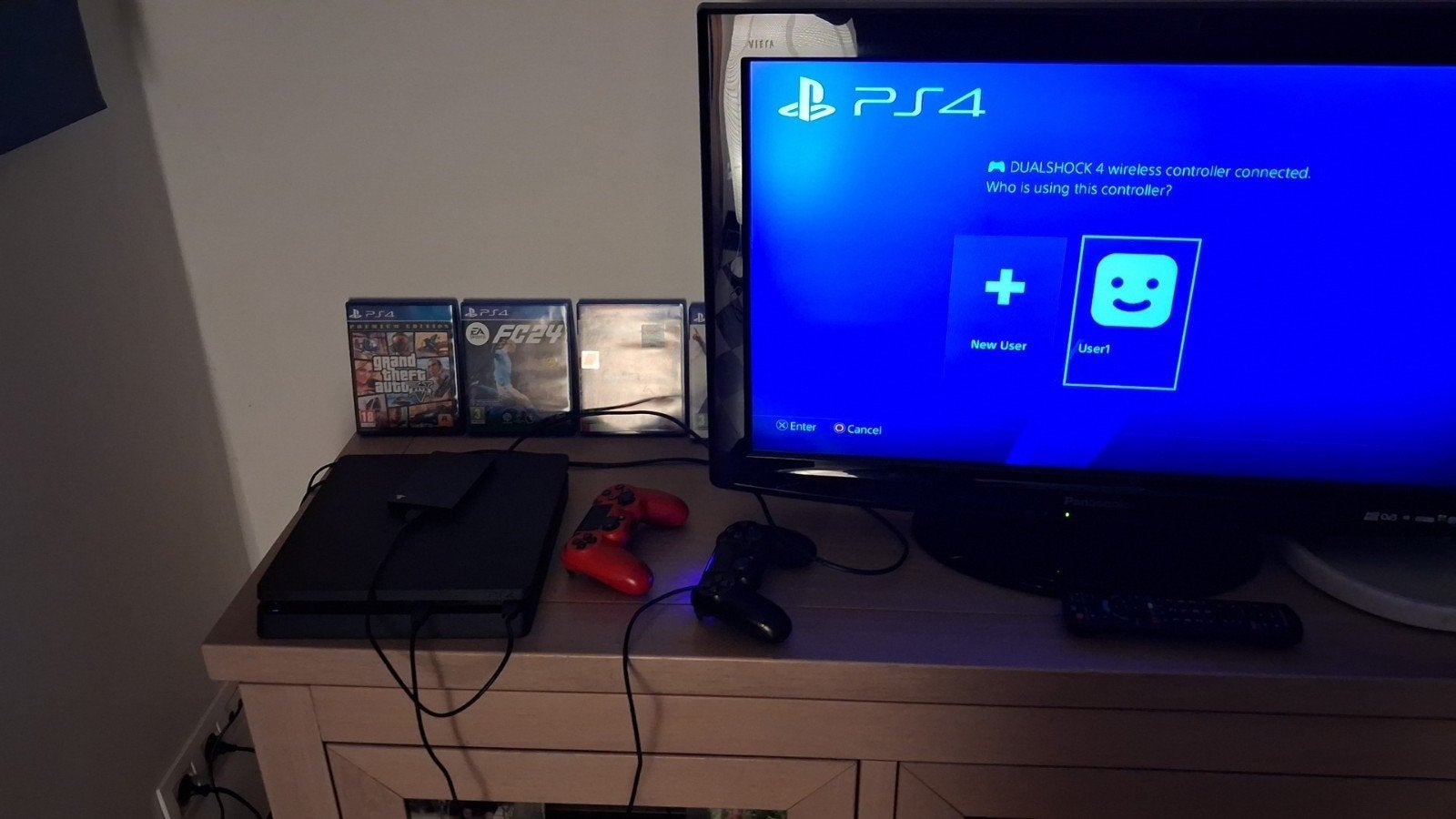 PS4 Slim 500GB SSD + 2 controllers + 4 games, Ophalen, 500 GB, Met 2 controllers, Zo goed als nieuw