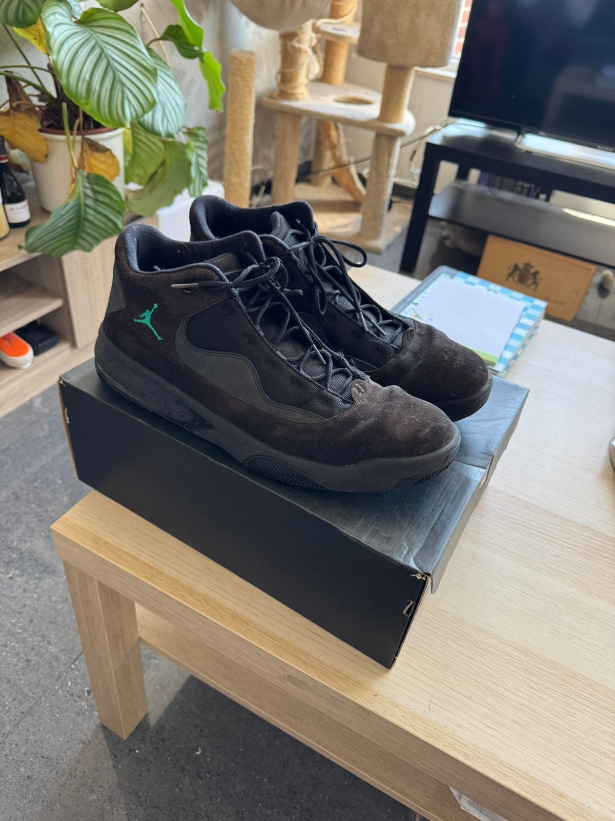 Jordan max aura 2 maat 50,5 (16) velvet brown, Ophalen of Verzenden, Gedragen, Sportschoenen