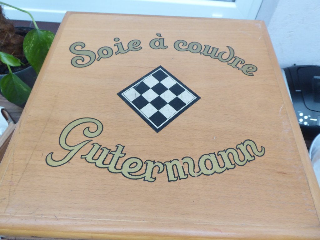 meuble de  mercerie SOIE A COUDRE GUTERMANN ; 1930, Enlèvement