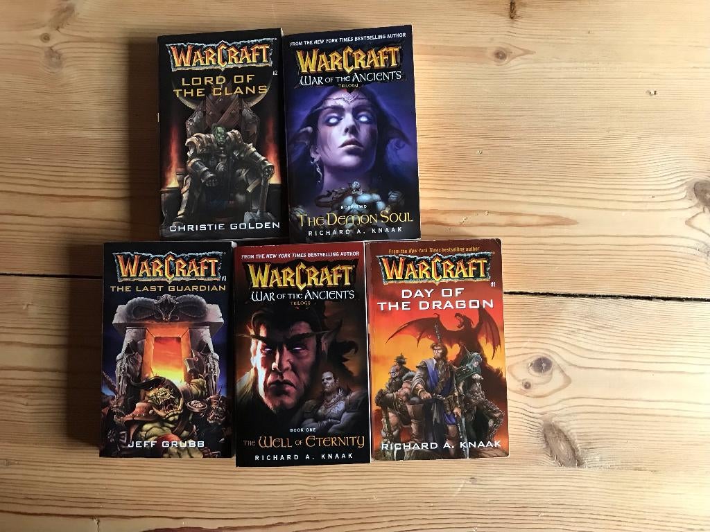 5 WarCraft boeken en WarCraft Sunwell Trilogy Dragon Hunt, Ophalen, Zo goed als nieuw