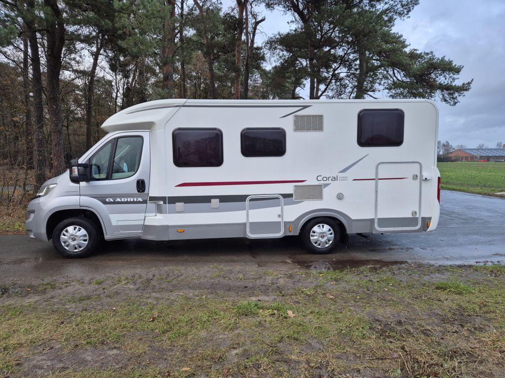 Adria Coral Axess 600 SL TWINBED airco el ram TV, Caravans en Kamperen, Mobilhomes, Bedrijf, Adria, Half-integraal