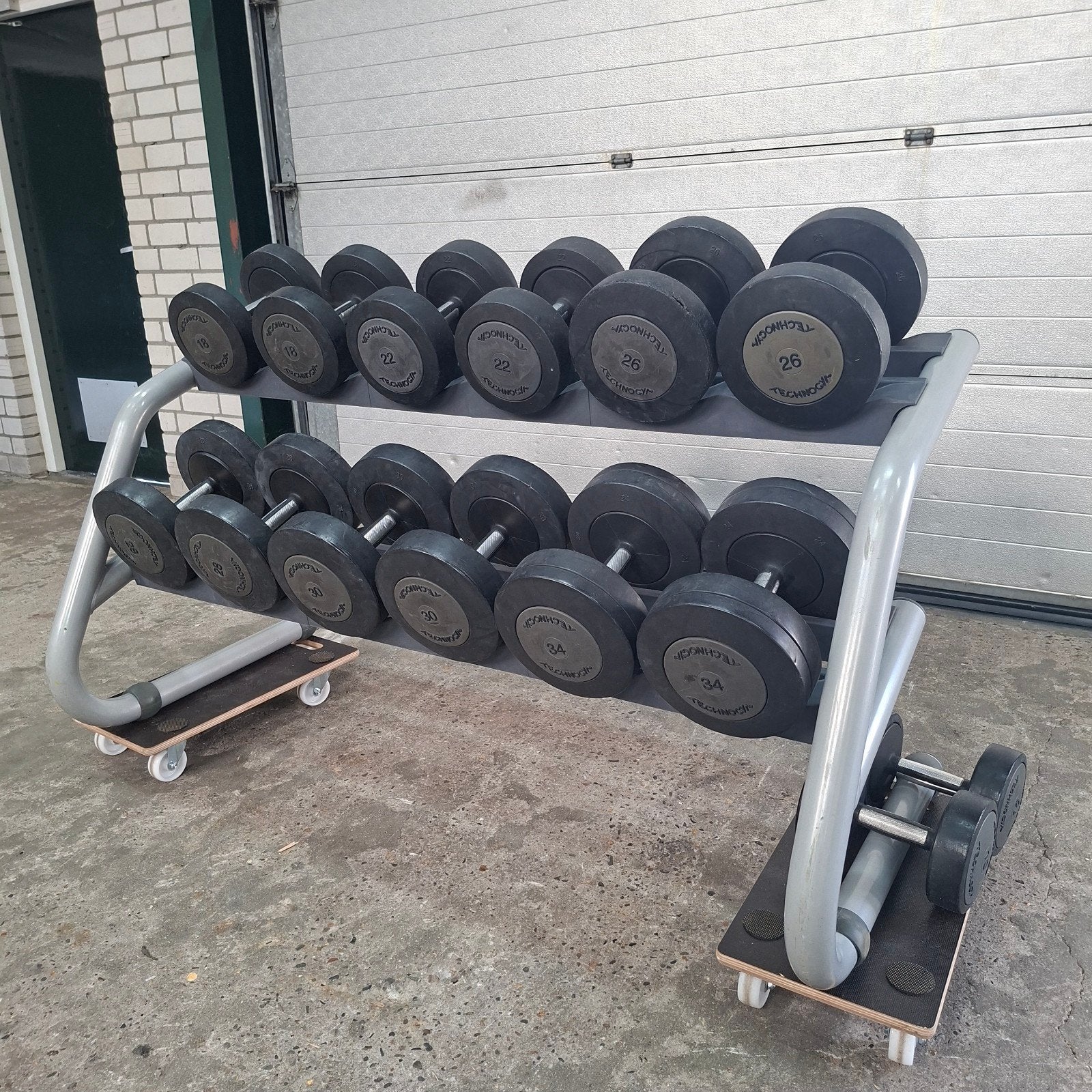 Technogym Dumbells Set 10 kilo tot 34 kilo + Technogym Rack, Ophalen