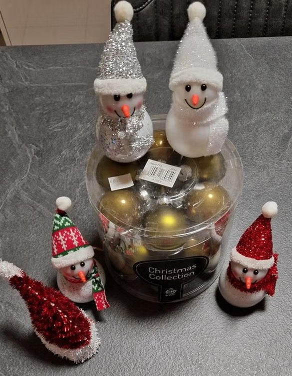 Kerstfiguren en 18 kerstballen, Diversen, Kerst, Ophalen