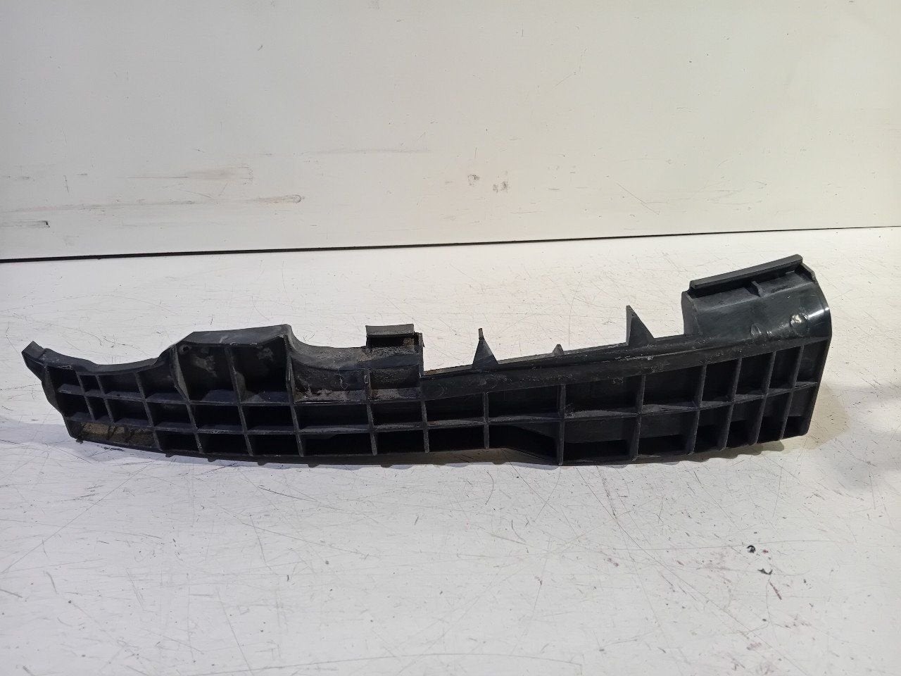 Koplamp houder links Lexus GS, Onderdelen@venauto.nl, Van der Ven Autorecycling B.V., Ettenseweg 76, 4706 PB Roosendaal, The Netherlands