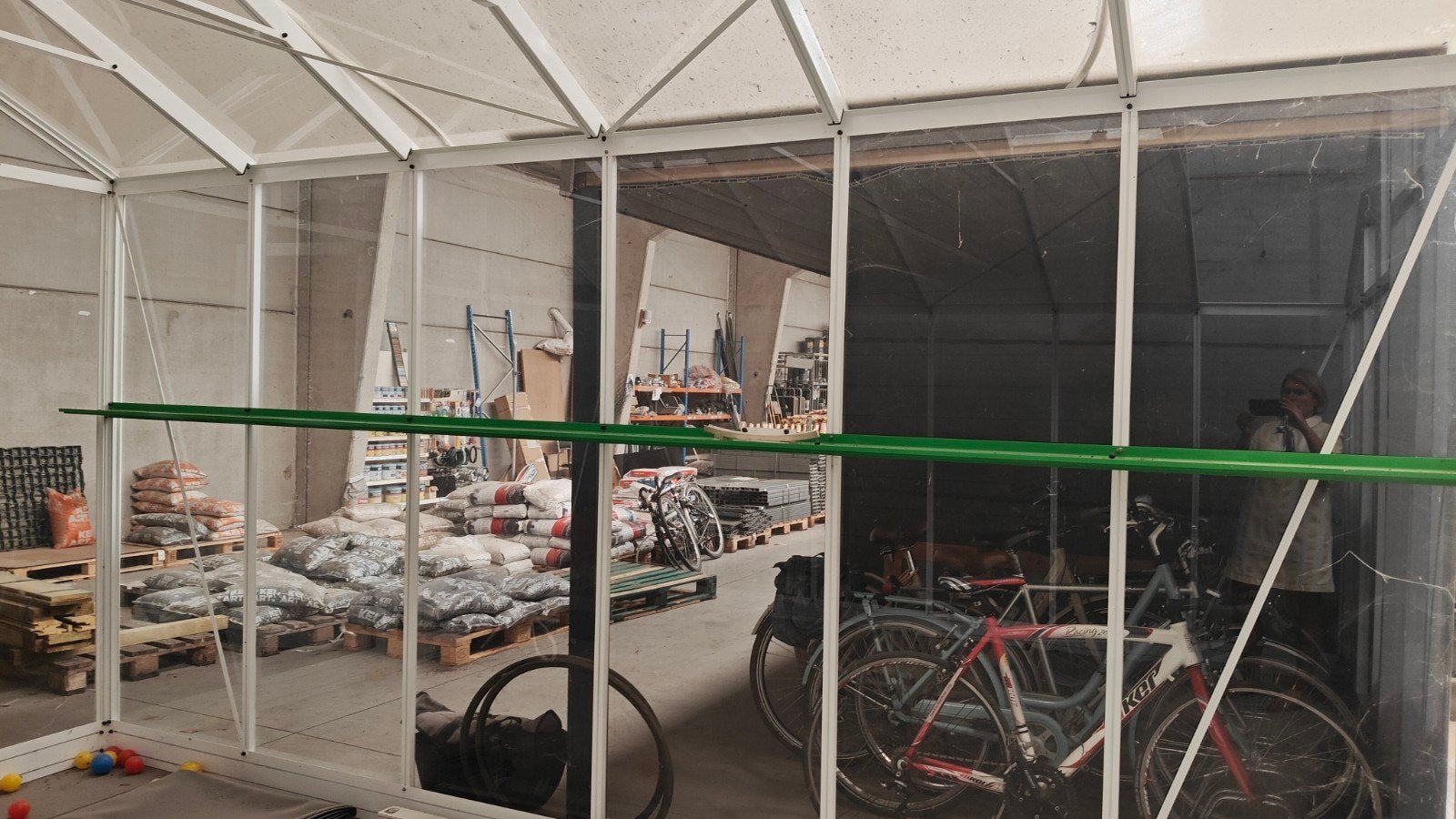 Serre met fundering wit gelakt demo, Ophalen