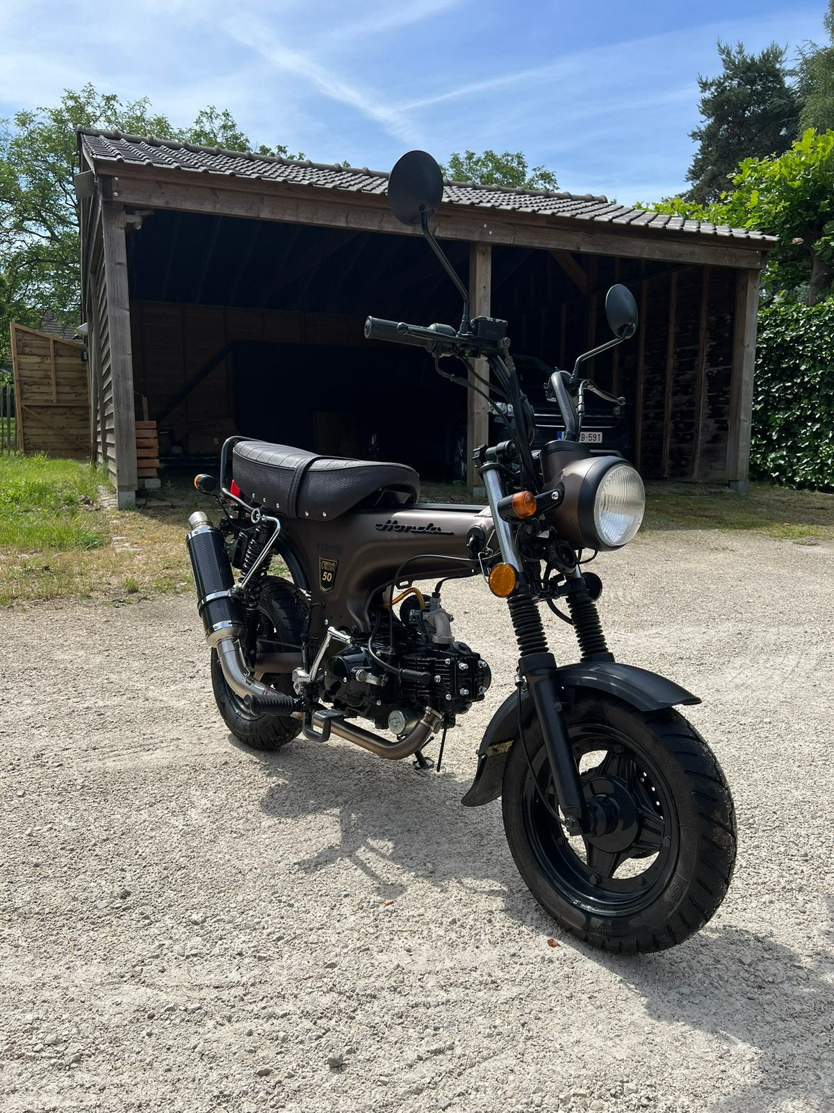 DAX Skyteam van 2020 limited kleur “C-Brown”, Fietsen en Brommers, Ophalen, 50 cc, Klasse B (45 km/u), Zo goed als nieuw