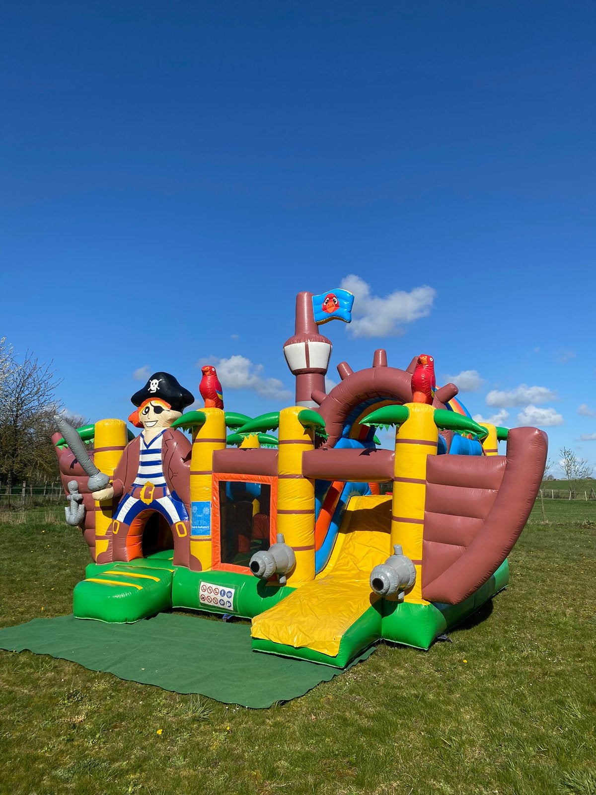 Multiplay XL Piratenboot Springkasteel, Ophalen, Zo goed als nieuw