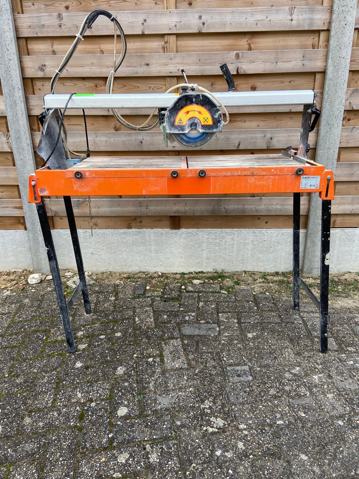 Tegelzaagtafel, Ophalen, Zo goed als nieuw