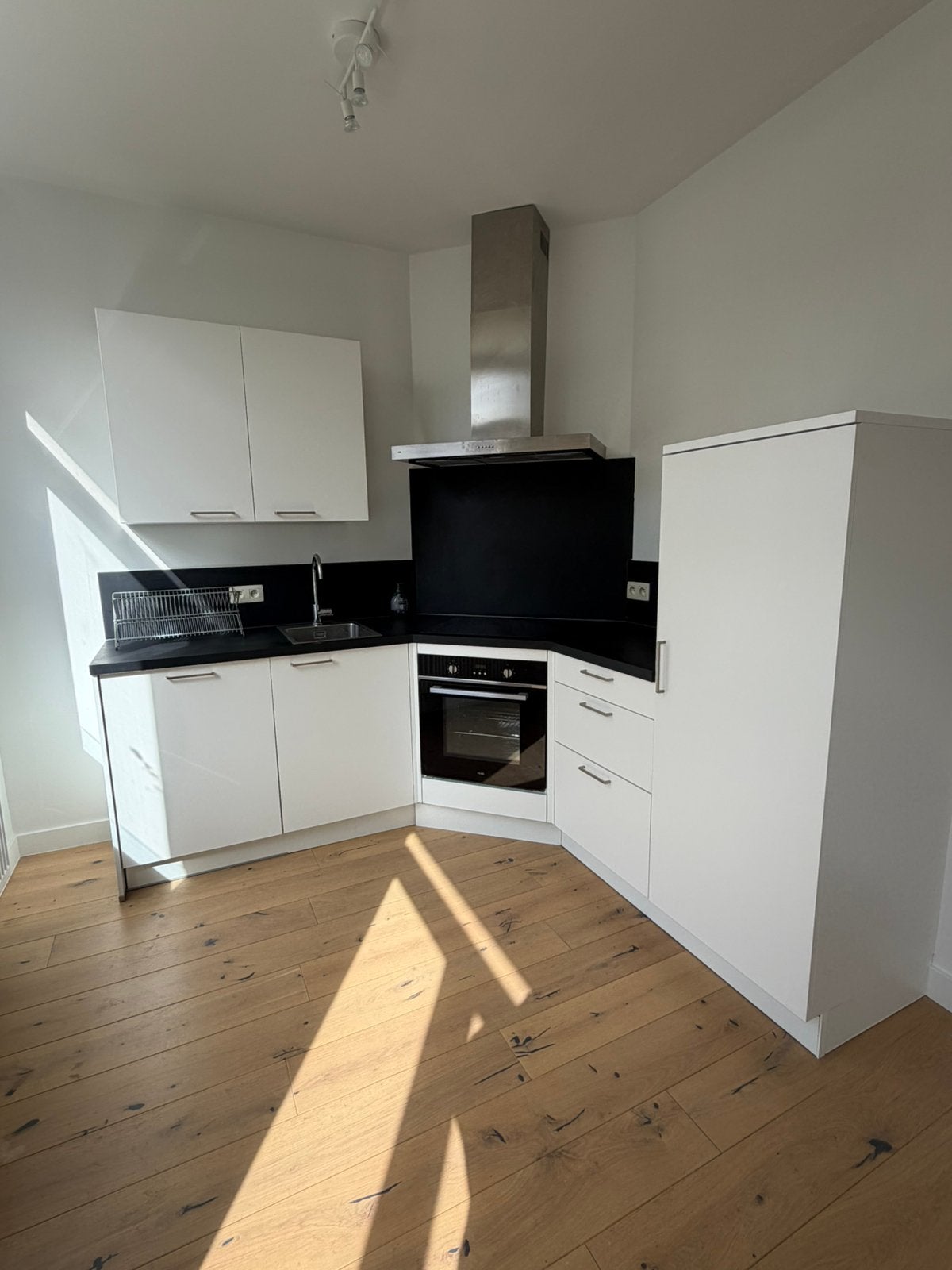 Moderne complete keuken met toestellen 3j oud - z vaatwasser, Ophalen, Zo goed als nieuw