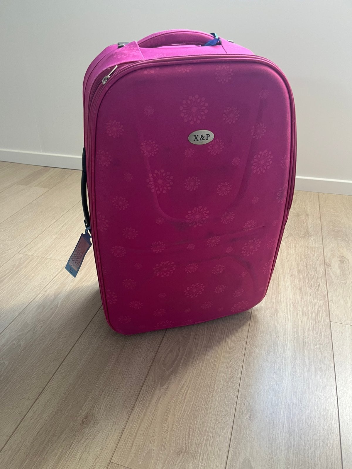 Valise de taille moyenne, Plastique souple, Poignée extensible, Enlèvement, Utilisé