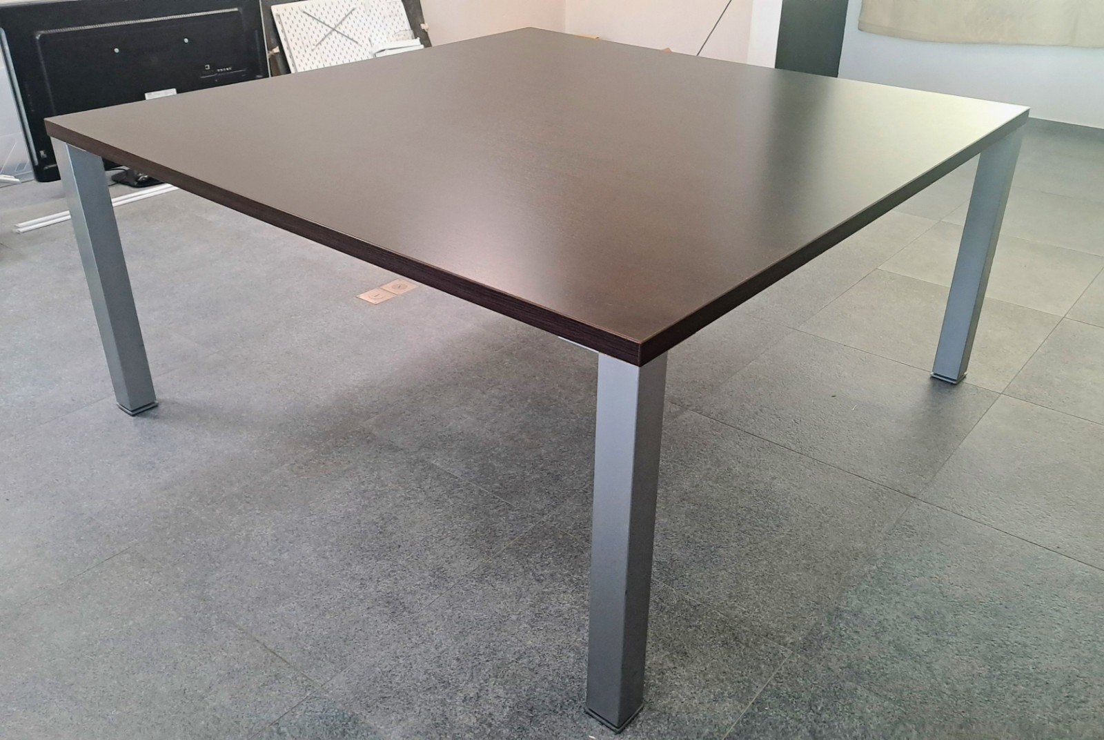 Eet- of vergadertafel 160 x 160, Ophalen