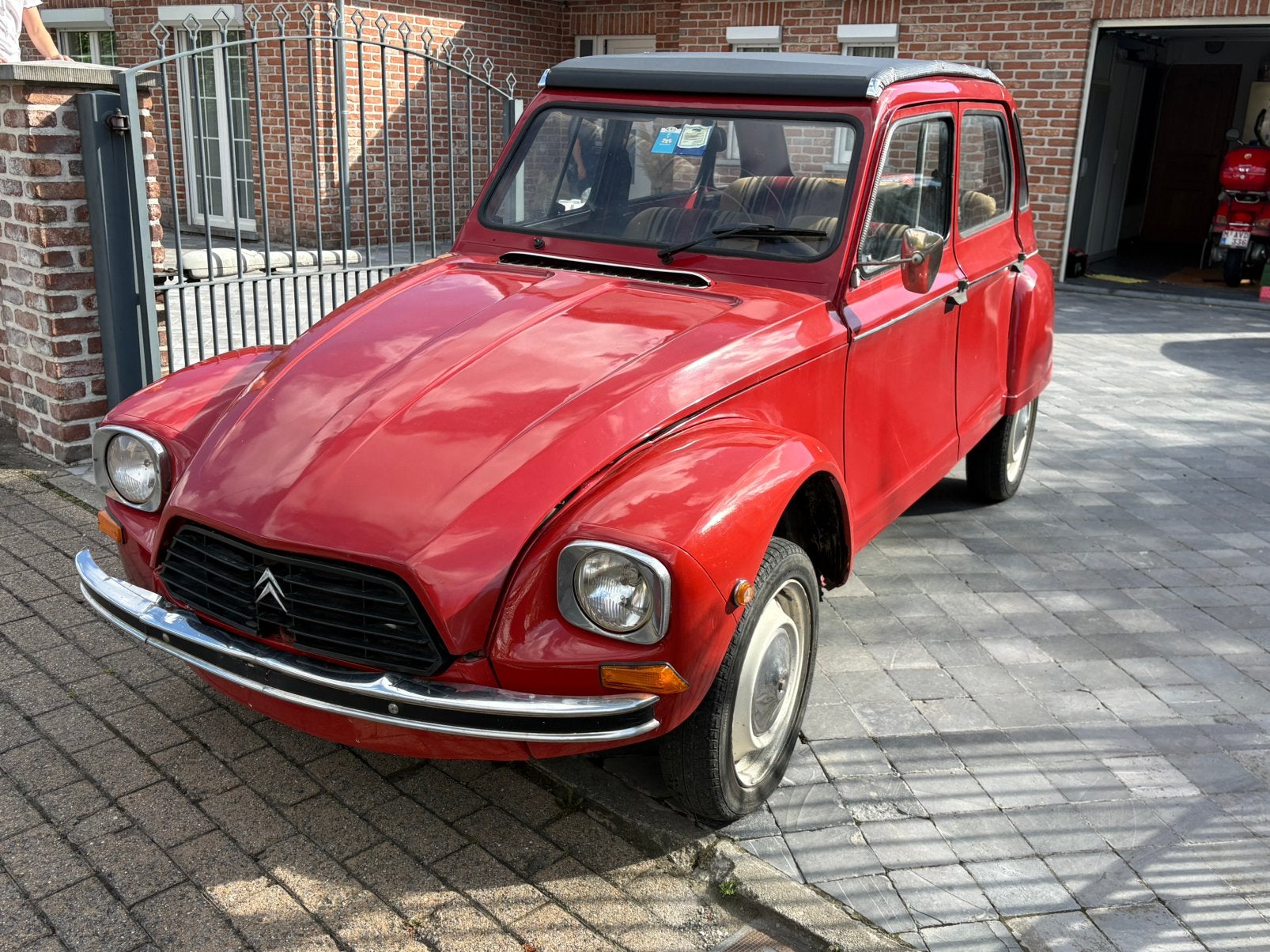 Citroën Diane OLDTIMER, Autos, Oldtimers & Ancêtres, Particulier, Citroën, Noir, Noir, Enlèvement
