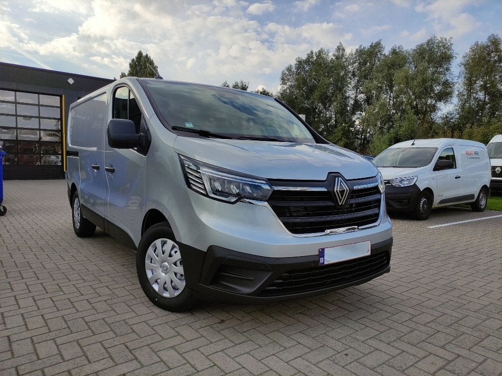 Renault Trafic 2.0 DCI 150 ch garantie 4 ans 18000 km 1eig, Autos, Argent ou Gris, Achat, 170 g/km, 3 places