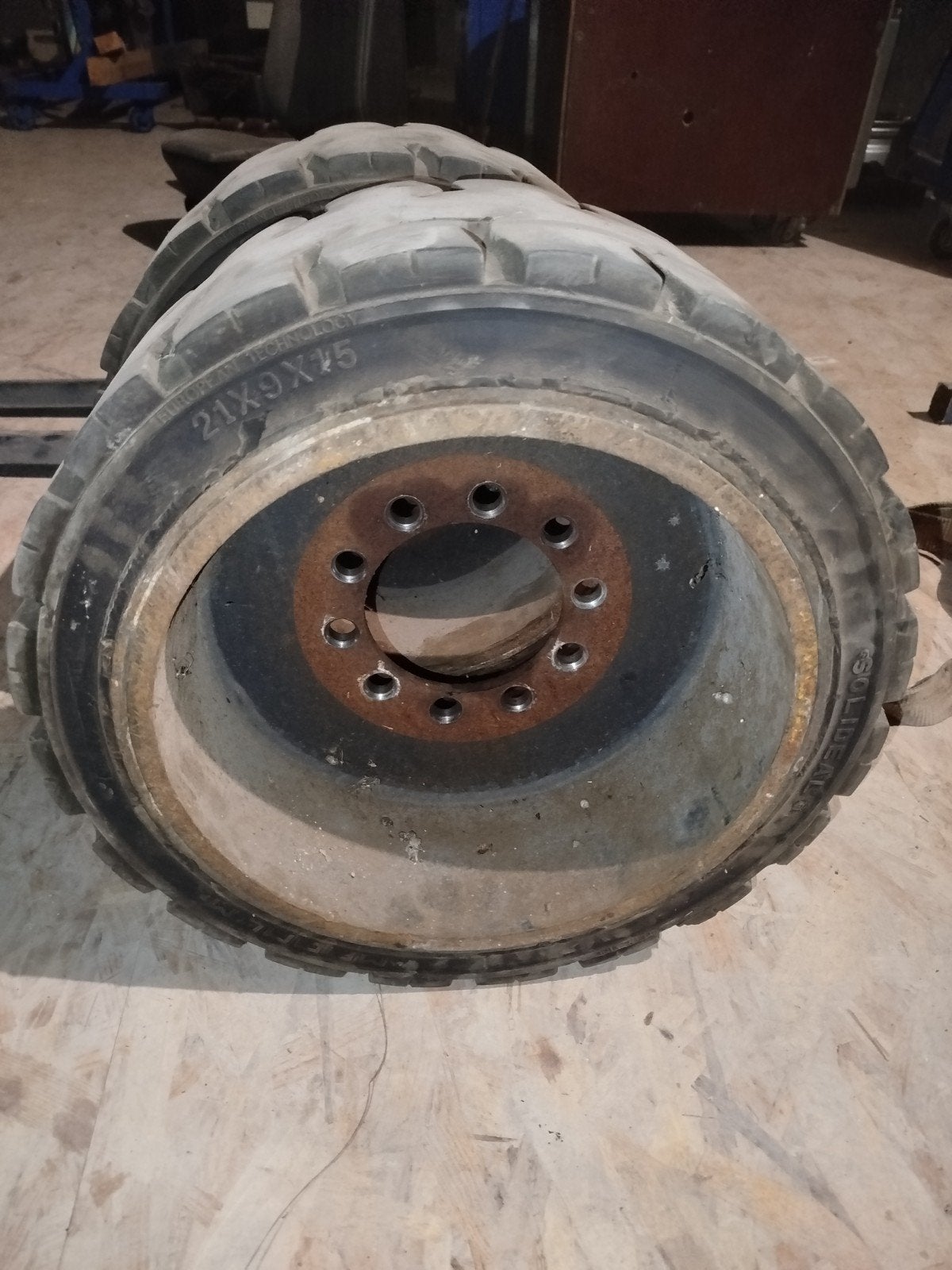 roues fixes pour chariot élévateur (uniquement ces 2), Articles professionnels, Enlèvement