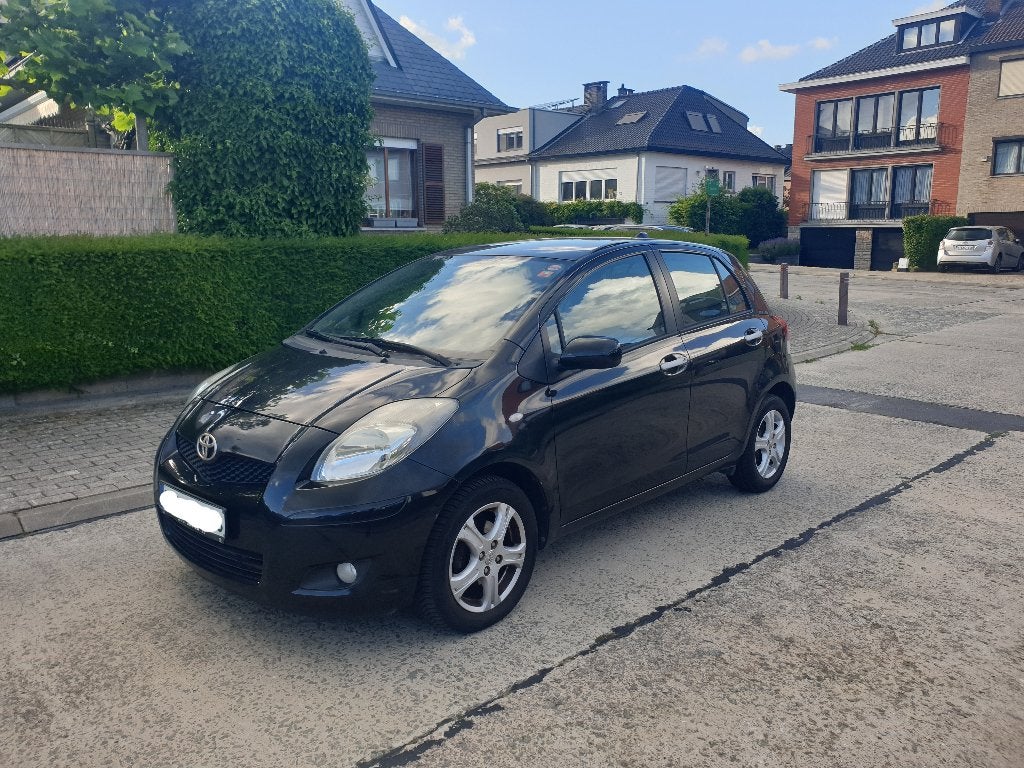 Toyota yaris 1.3i, Autos, Toyota, Achat, Entreprise, Boîte manuelle, 5 places