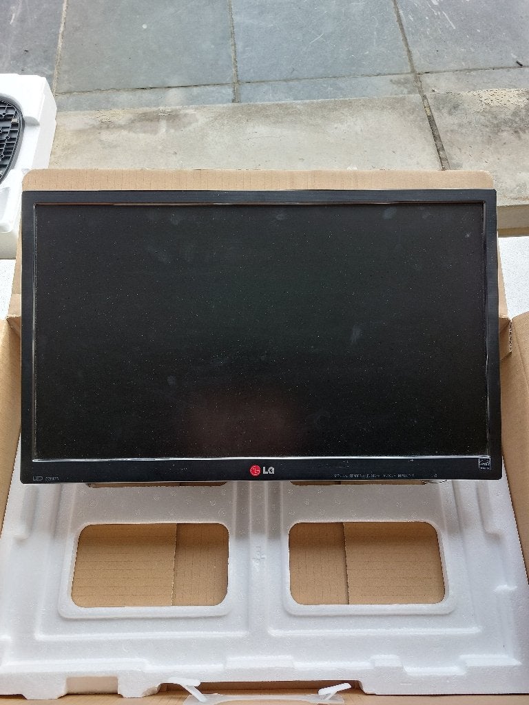 Ecran moniteur LED LG 55 cm, Full HD, Comme neuf, Enlèvement, VGA