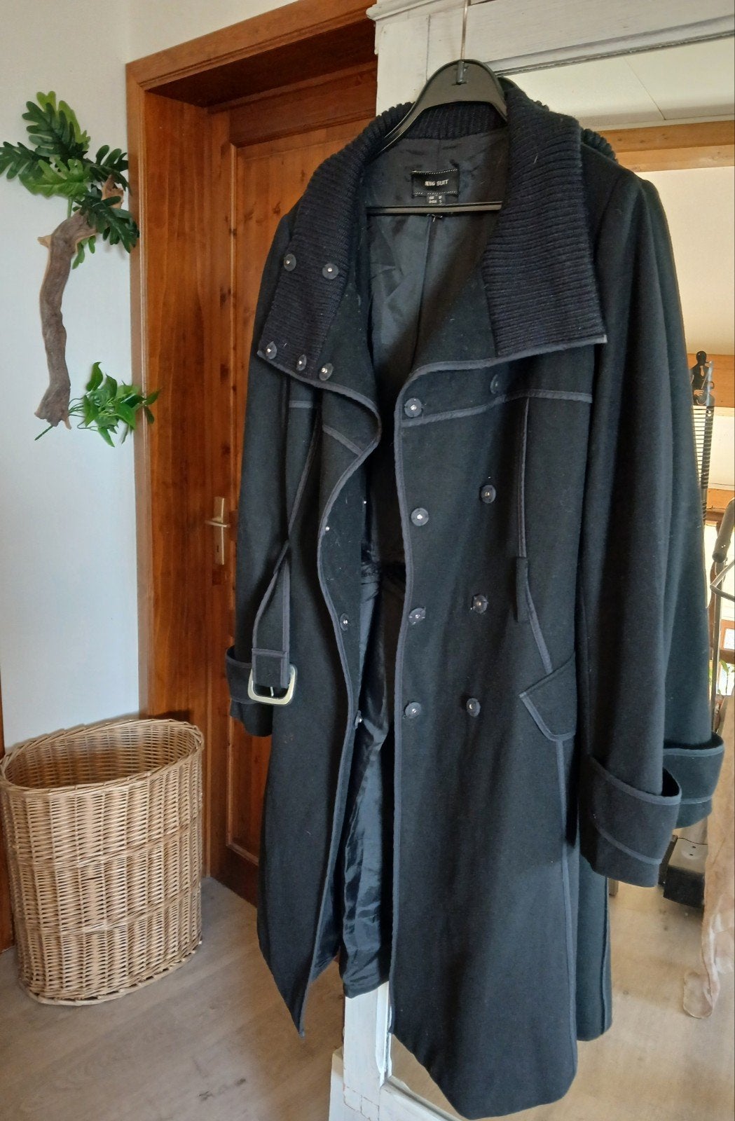Manteau design d'hiver femme taille M couleur noir, Vêtements | Femmes, Enlèvement, Noir